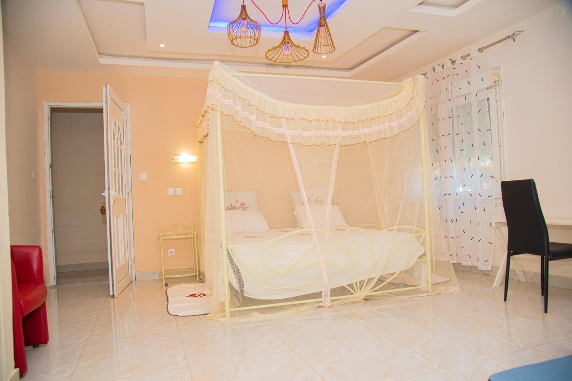 Chambres D'Hotes Villa Luciana Saly Exteriér fotografie